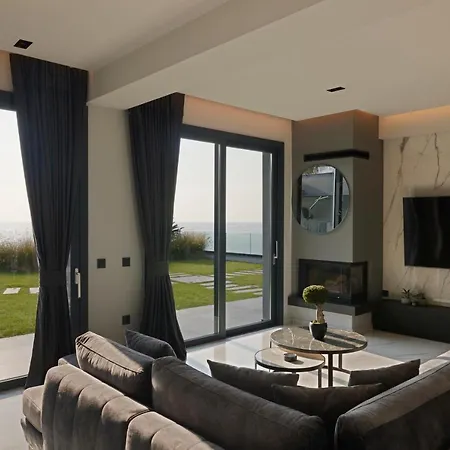 Omnia - Luxury Bound On Earth Villa