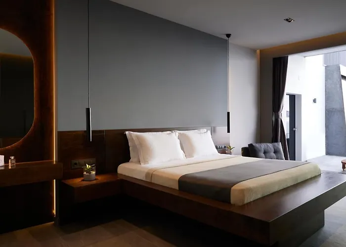 Omnia - Luxury Bound On Earth *