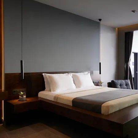 Omnia - Luxury Bound On Earth *