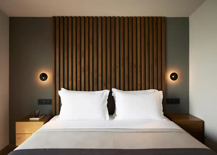 Omnia - Luxury Bound On Earth *